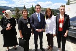 KIZILCAHAMAM AK PARTİ KADIN KOLLARI LİDERLİK AKADEMİSİ 