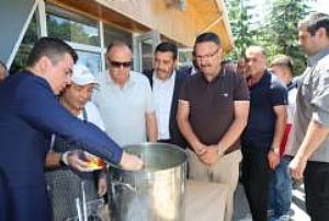 ŞAŞMAZ AHİ EVRAN CAMİİ AŞURE DAĞITIMI