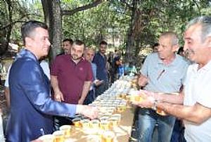 ŞAŞMAZ AHİ EVRAN CAMİİ AŞURE DAĞITIMI