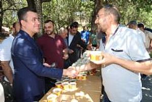 ŞAŞMAZ AHİ EVRAN CAMİİ AŞURE DAĞITIMI