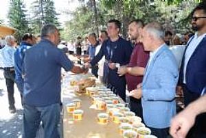 ŞAŞMAZ AHİ EVRAN CAMİİ AŞURE DAĞITIMI