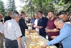 ŞAŞMAZ AHİ EVRAN CAMİİ AŞURE DAĞITIMI