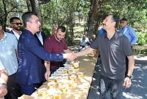 ŞAŞMAZ AHİ EVRAN CAMİİ AŞURE DAĞITIMI