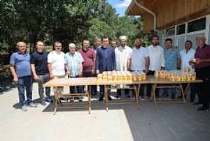 ŞAŞMAZ AHİ EVRAN CAMİİ AŞURE DAĞITIMI