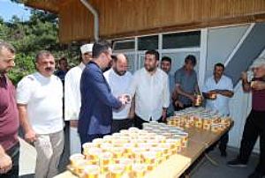 ŞAŞMAZ AHİ EVRAN CAMİİ AŞURE DAĞITIMI