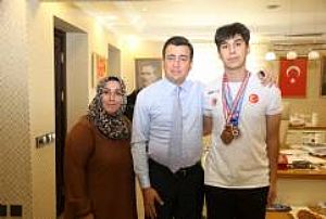 AK PARTİ KEÇİÖREN İLÇE BAŞKANLIĞI HALK GÜNÜ