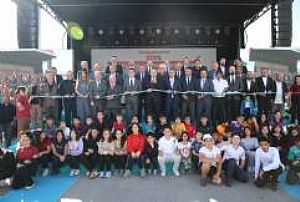 GÖLBAŞI BELEDİYESİ YÜZÜNCÜ YIL BUZ PATENİ VE TIRMANMA SALONU AÇILIŞI 