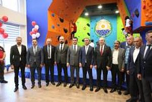 GÖLBAŞI BELEDİYESİ YÜZÜNCÜ YIL BUZ PATENİ VE TIRMANMA SALONU AÇILIŞI 