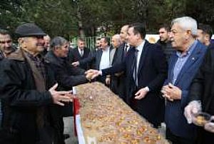 KARAPÜRÇEK TEVHİD CAMİ LOKMA TATLISI DAĞITIMI