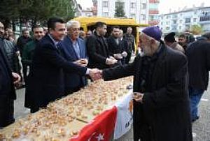 KARAPÜRÇEK TEVHİD CAMİ LOKMA TATLISI DAĞITIMI